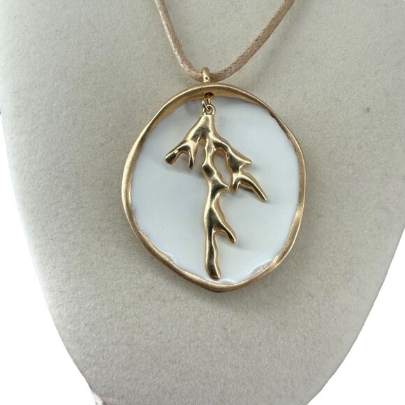 J. Jill Sand Dollar Necklace Gold Tone Coral Pendant White Seaside Finds READ! - Picture 5 of 15